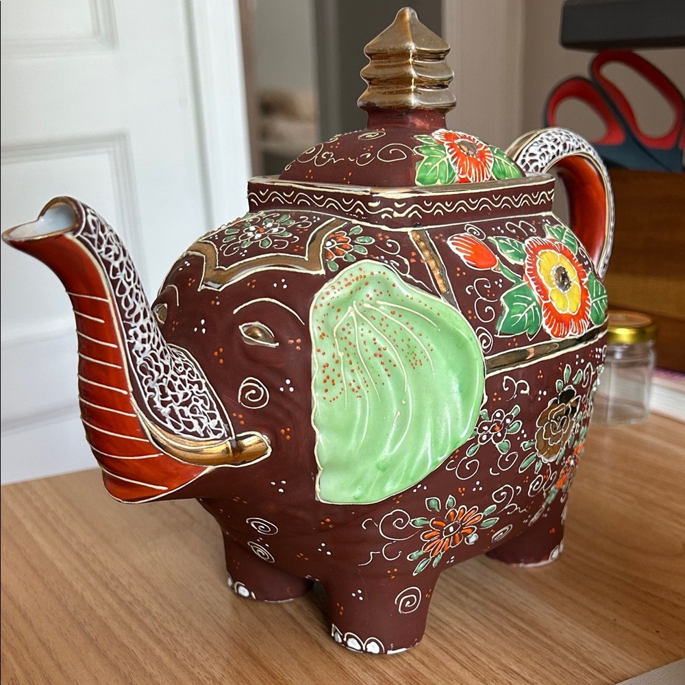 Antique Japanese Moriage Gilded Satsuma Hand Painted Elephant tea pot